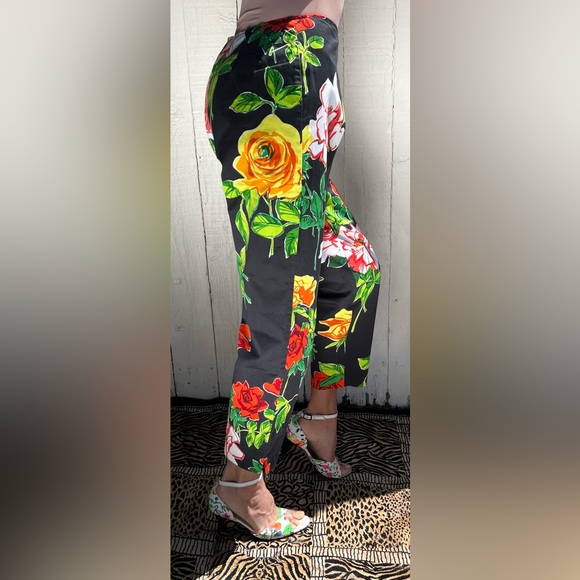 TAPP New York Red Floral Capri Pants (8) - Picture 8 of 17